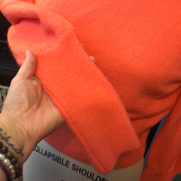 Elodie Sz M tangerine sorbet orange sweater. Vintage vibes w/ Gathered shoulders - Picture 5 of 10